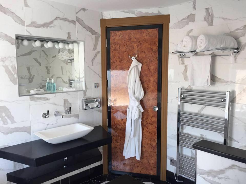 Pier Hotel 3*